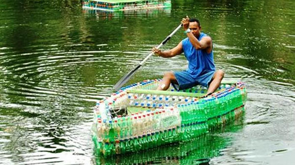 chế tạo thuyền bằng vỏ chai nhựa